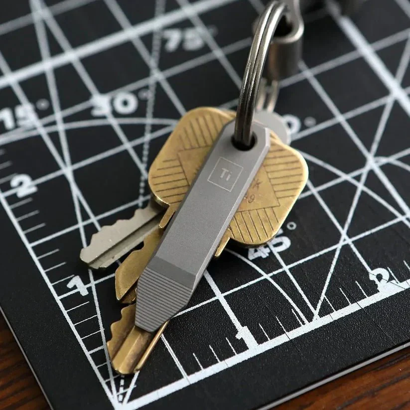 Big Idea Design (INTL) Mini Titanium Pry Bar