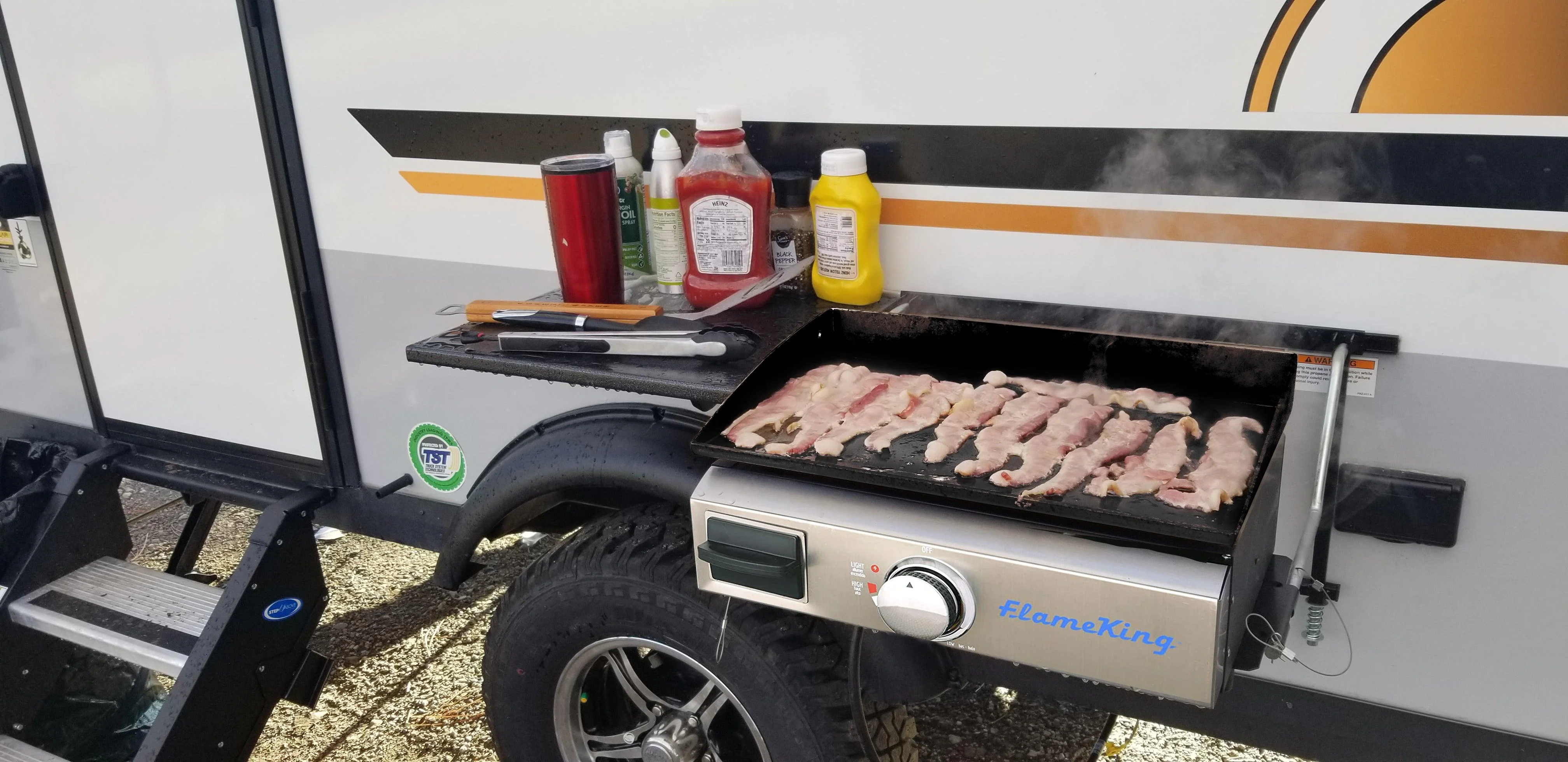 Flame King 17 inch LP Griddle with Small Regulator for RV pullout - Image 2