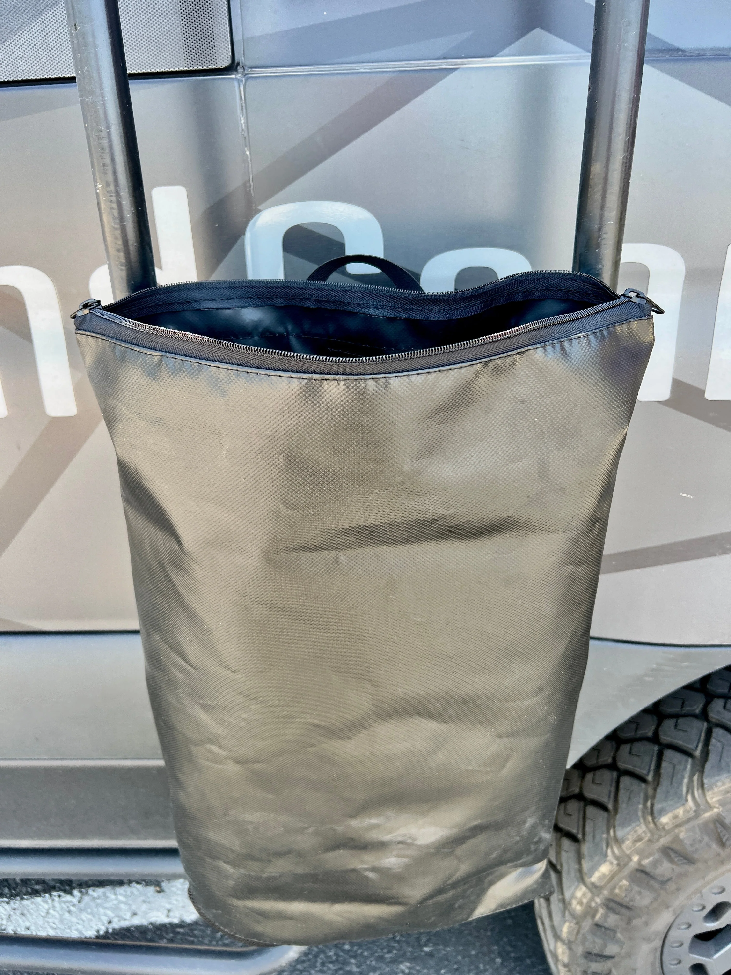 INEOS Grenadier Ladder Trash Bag - 24 inch - Image 12