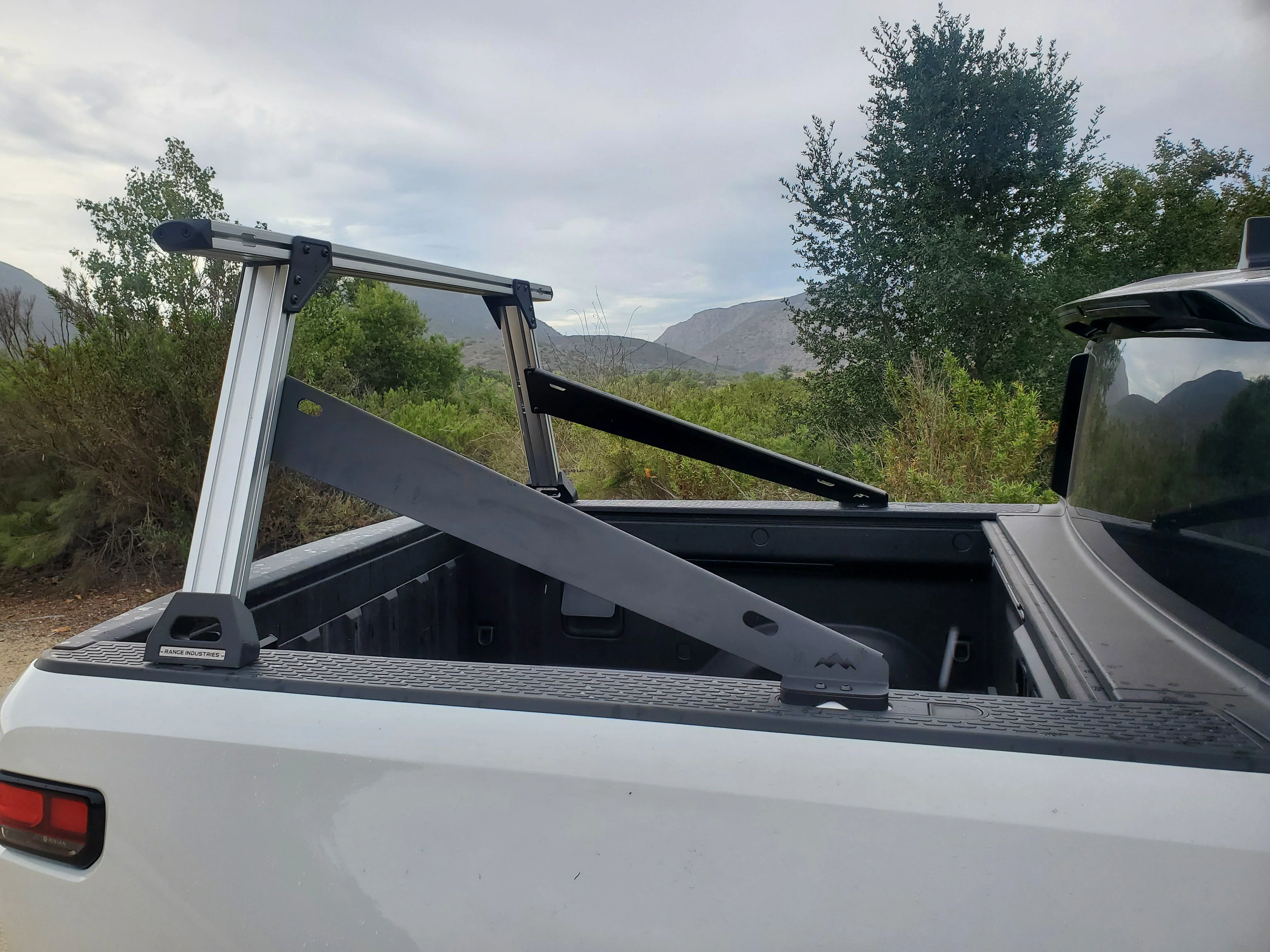Kayak Crossbar Compatible With Rivian R1T - Image 3