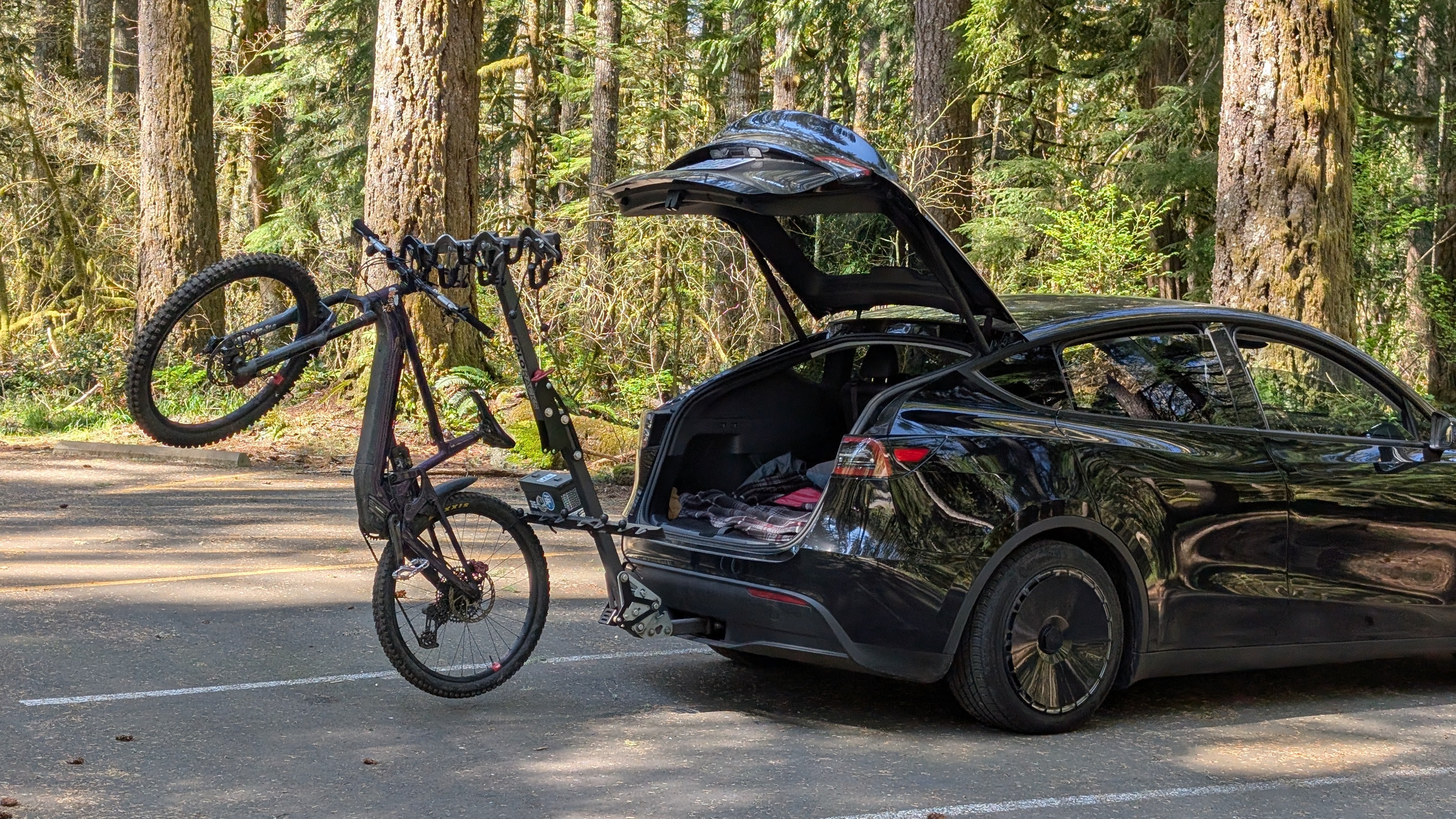 Lolo Racks 4 Bike Rack Optimized for EVs with Foot Activated Tilt and Folding Mast - Image 2