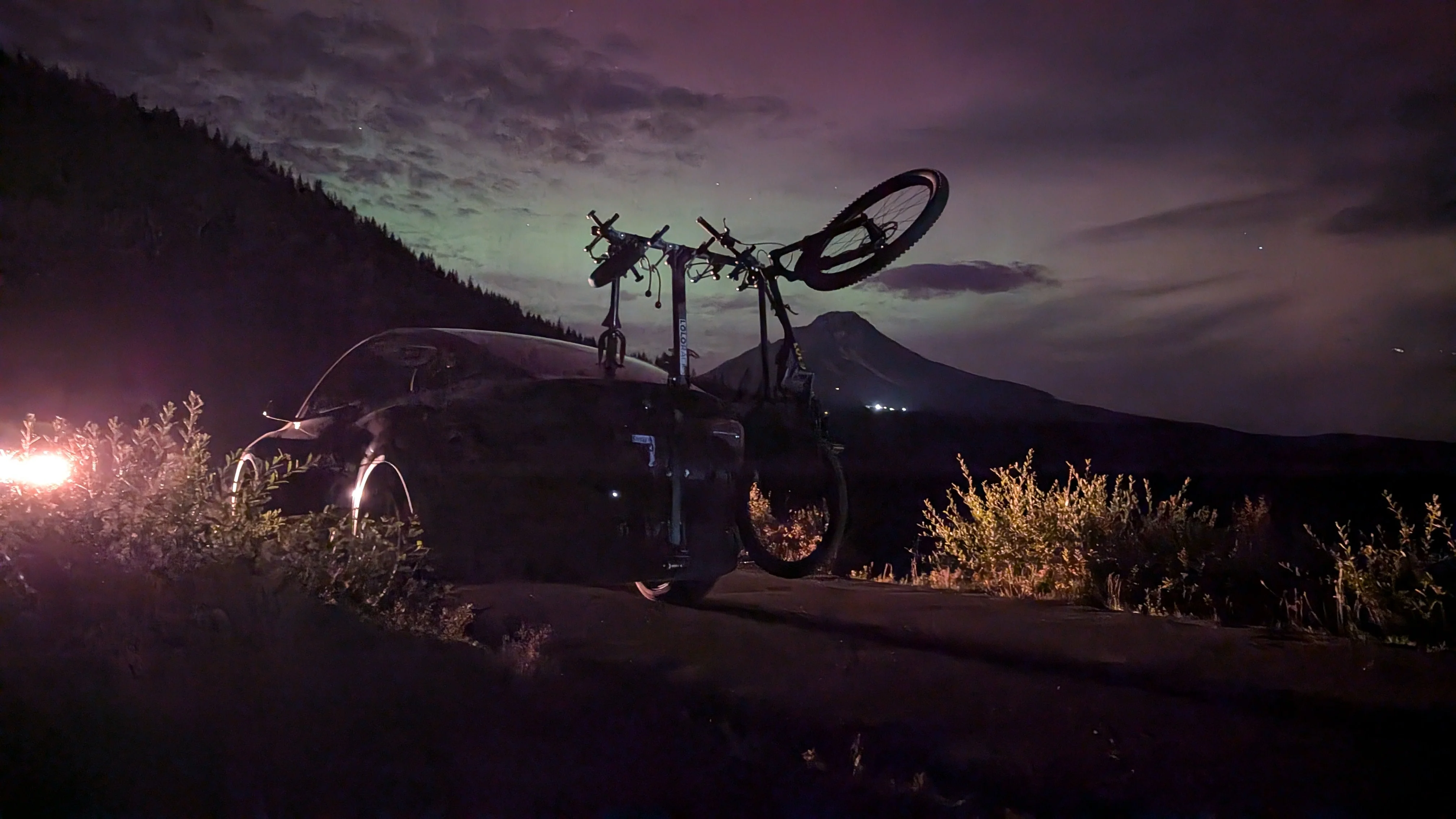 Lolo Racks 4 Bike Rack Optimized for EVs with Foot Activated Tilt and Folding Mast - Image 5