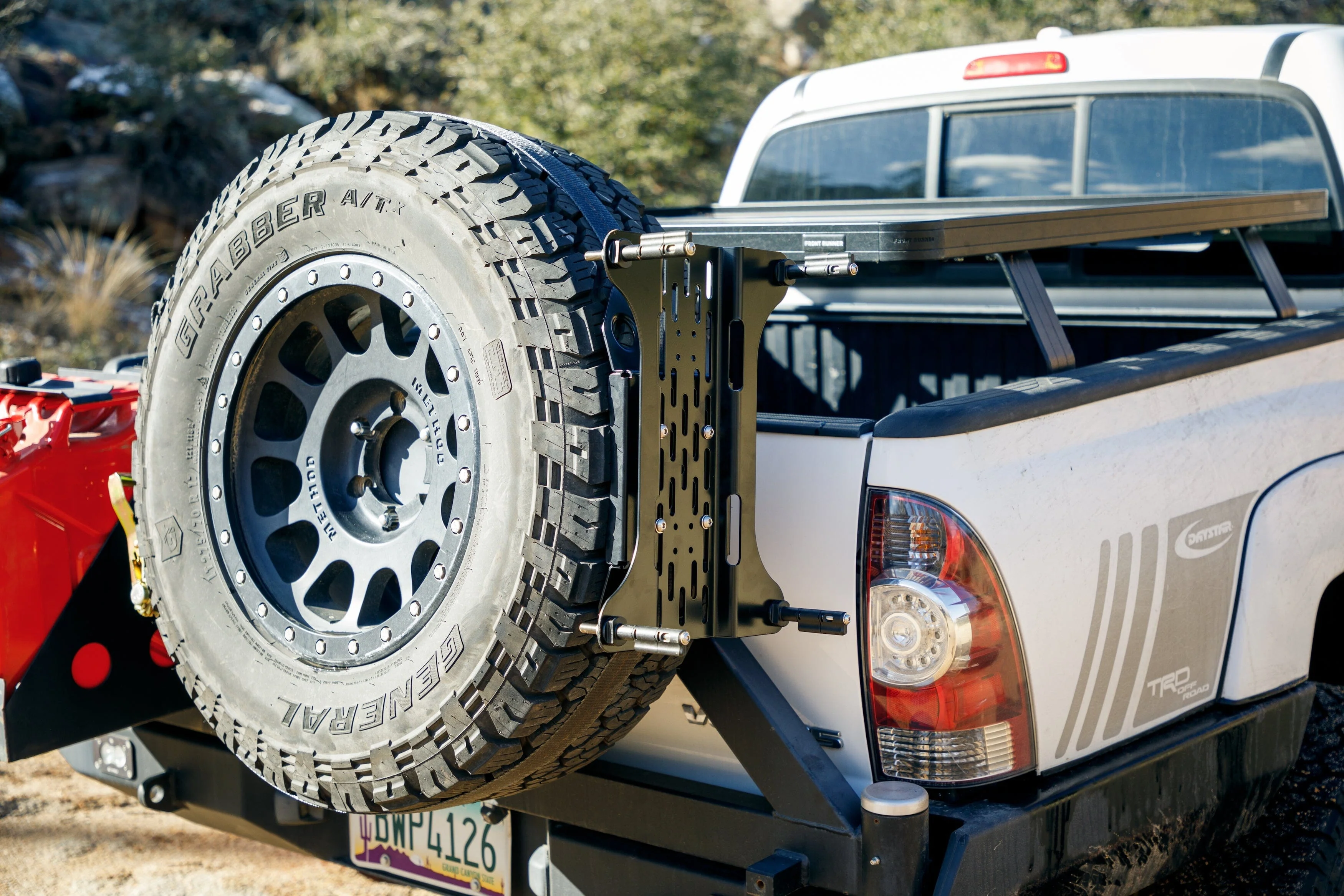Overland Kitted Spare Tire MAXTRAX Mini Mounting System - Image 3