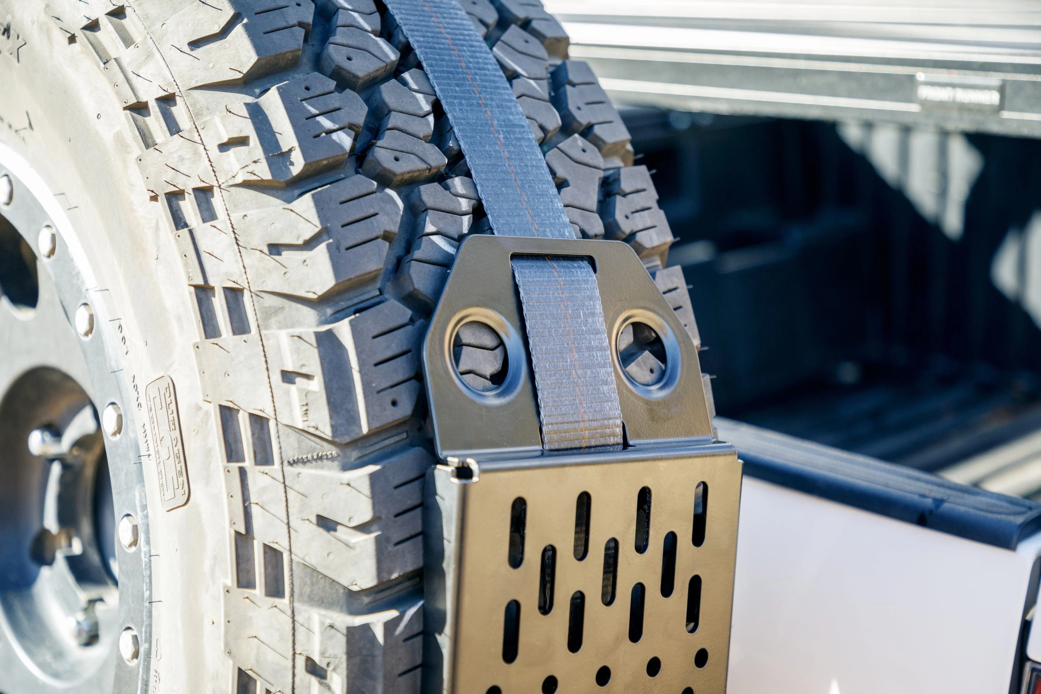 Overland Kitted Spare Tire MAXTRAX Mini Mounting System - Image 5