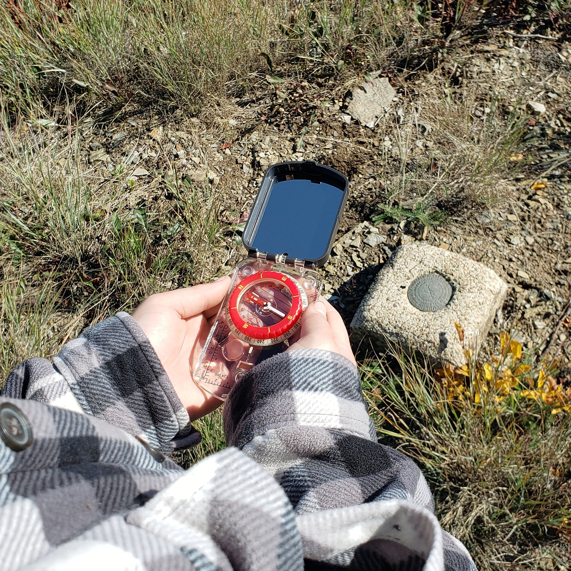 RS46 Mirrored Sighting Compass with Declination Adjustment, Clinometer & Map LED - Image 4