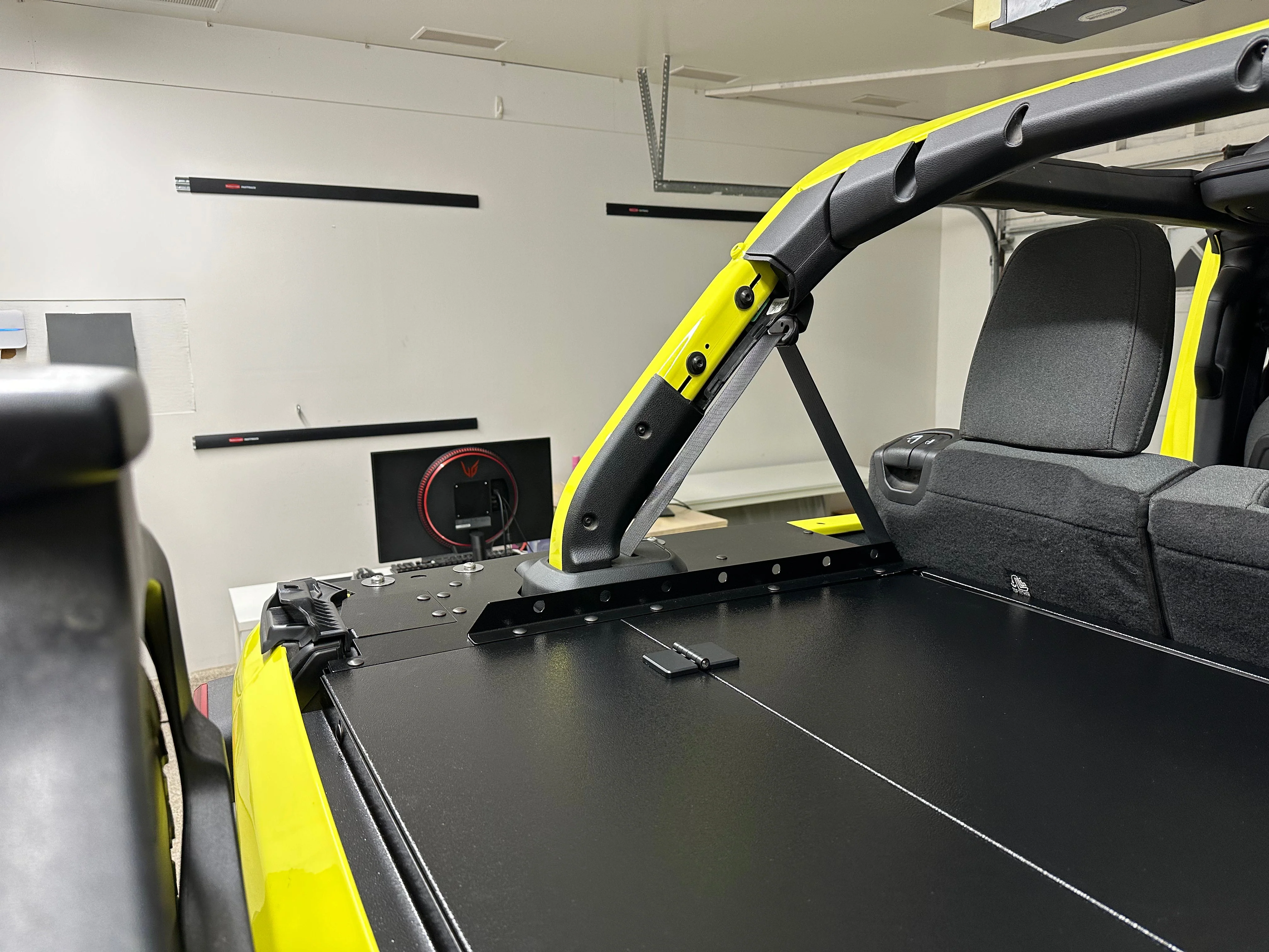 Slipstream Jeep Security Enclosure -JLU (4 Door) 2024-After - Image 11